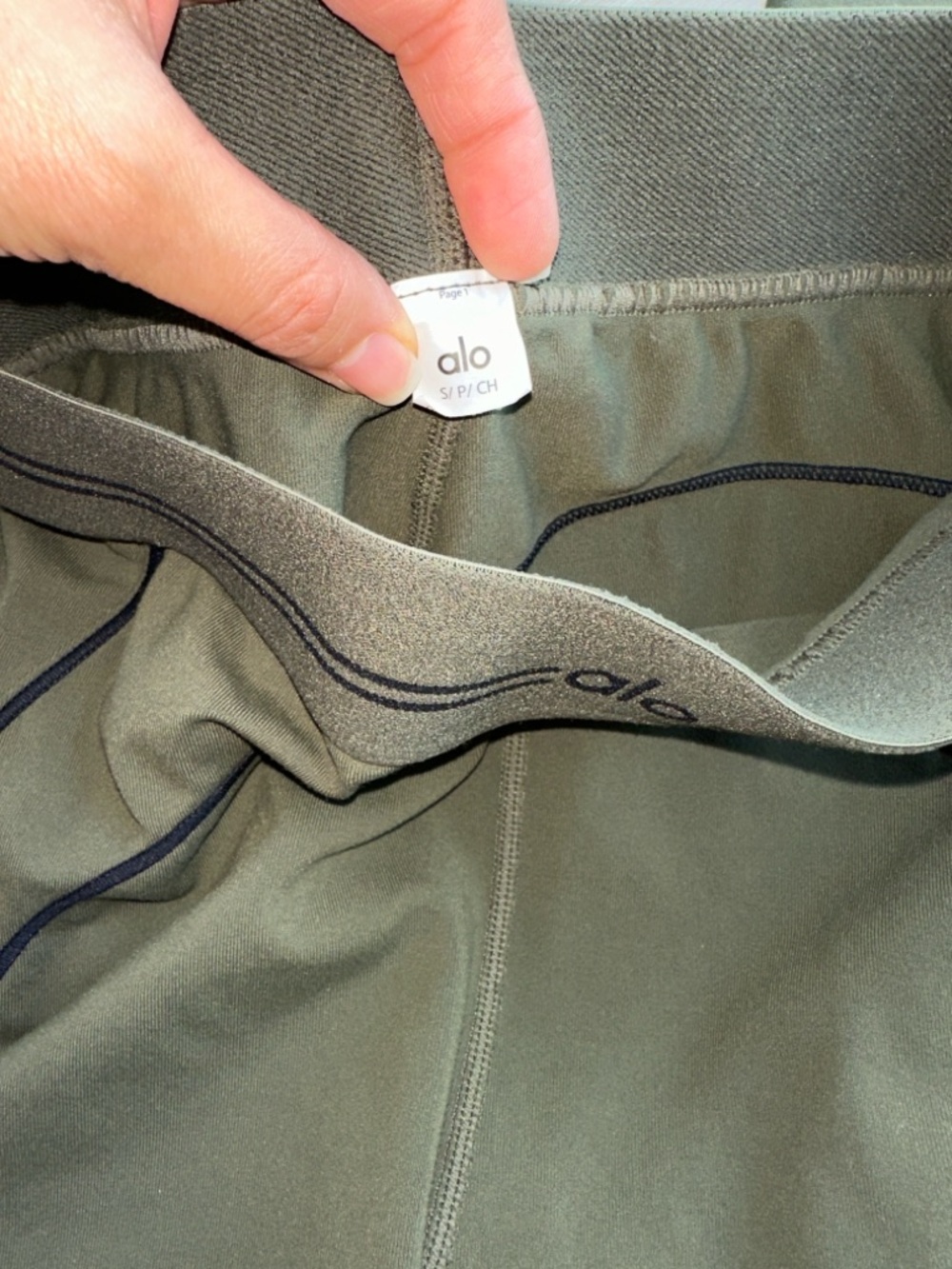 ALO Yoga Olive Green Seamless Sports Bra with Contrast Trim - Picture 13 of 14
